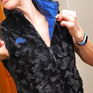 Northface Mossbud REVERSIBLE swirl vest.